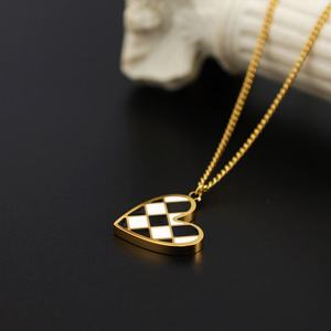 Collar de Corazón con Tablero de Ajedrez Blanco y Negro, Chapado en Oro de 18k, de Acero Inoxidable, Resistente al Agua y al Deslustre, con Logotipo Personalizado para Mujer - Product Image 2