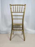 Chaise moderne Chiavari Celina en résine PC dorée pour les repas en plein air et les fêtes Mobilier d'extérieur durable