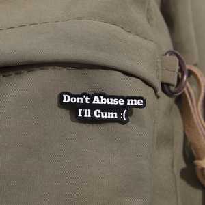 Non abusare di Me, io Gum semplice spilla in smalto con lettera, vestiti con spilla, zaino con risvolto, regalo di gioielli per gli amici - Product Image 3