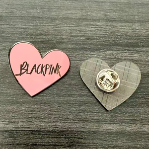 En gros, Broches en métal <span class=keywords><strong>BLACKPINK</strong></span> en forme de cœur émaillées, badges de groupe de filles coréennes, cadeaux de mode pour les fans de Kpop - Product Image 3