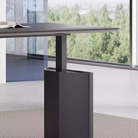 Bureau en L intelligent à hauteur réglable. Design élégant, mobilier de bureau moderne et luxueux haut de gamme.