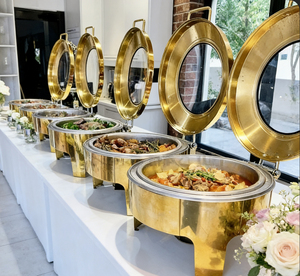 Recipiente para calentar comida tipo buffet, redondo, de acero inoxidable chapado en oro, con tapa transparente, para bodas, catering y fiestas. - Product Image 1