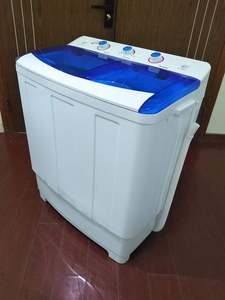 7KG Chine <span class=keywords><strong>Professionnel</strong></span> Personnalisé Opération Facile <span class=keywords><strong>Semi</strong></span>-Automatique Double Baignoire Blanchisserie Machine À Laver - Product Image 2