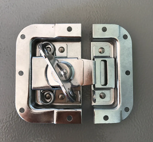 フラットロックコアフレームレスバタフライラップ付きプロフェッショナルミディアムクロームフライトケースロック新コーナースタイル - Product Image 1