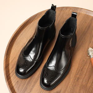 Botas de hombre de punta en piel de vacuno genuina de alta gama con decoración grabada estilo inglés y zapatos de cuero suave - Product Image 6