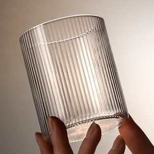 Copo de vidro para beber água com listras de fábrica para fornecedor de hotel de água fria copo de suco esculpido