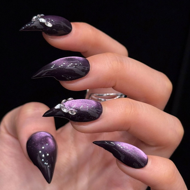2026 Trend Dark Purple Lavender Magnetic Fake Nails Rhinestone Inlaid Long Stiletto Dragon Claw Press on Nails Set for Salon
