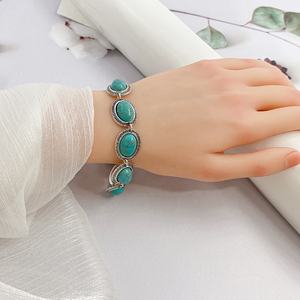 Pulsera de Piedras Turquesa con Cuentas de Aleación de Zinc Plateada en Plata Antigua, Joyería Bohemia Clásica Hecha a Mano y Personalizada para Mujer - Product Image 6