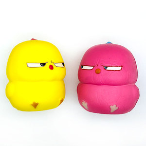 Grand jouet anti-stress en PU en forme de poulet jaune à yeux bouclés, à rebond lent, pour la décompression et la gestion de l'agression - Product Image 2