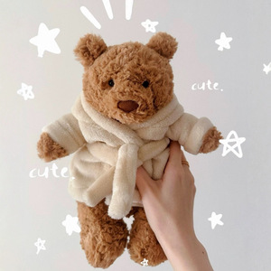 Peignoir en peluche super mignon Ours de Barcelone, couverture réconfortante de haute qualité pour bébé, rembourré en coton PP et lavable - Product Image 3