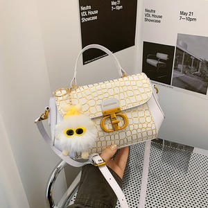 Nouveau <span class=keywords><strong>Sac</strong></span> Bandoulière/Épaule <span class=keywords><strong>Femme</strong></span> Tendance 2026 à Pompon en Fourrure, Style Rétro Frais et Élégant, Petit <span class=keywords><strong>Sac</strong></span> Carré à la Mode - Product Image 3