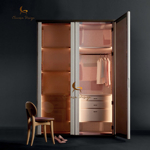Meubles de chambre à coucher de designer italien, armoires en bois massif de luxe léger, présentoir à vin haut de gamme - Product Image 1