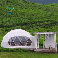 Tente igloo d'extérieur de luxe Couverture en PVC imperméable Maison dôme géodésique pour glamping Logo personnalisé Matériau du poteau en aluminium et fibre de verre
