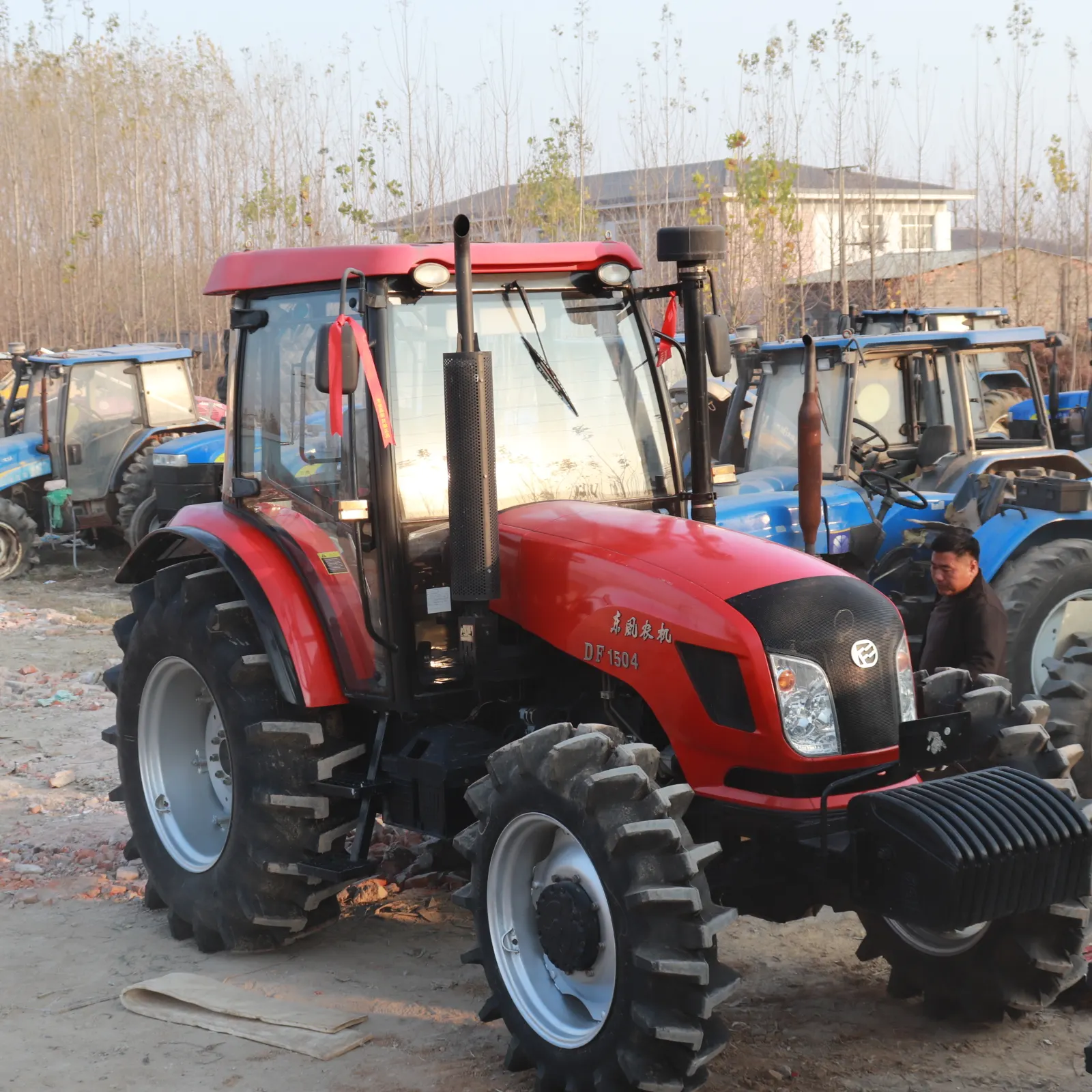 प्रत्यक्ष कारखाने ग्रीनहाउस राजा Kubota 40hp ईंधन लाइन ट्रैक्टर के साथ सबसे अच्छी कीमत