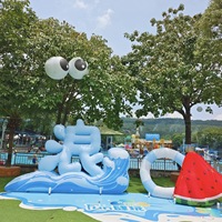 Arche gonflable à vagues avec des vagues réalistes de style glaçon et des fontes aquatiques parfaites pour les festivals de musique d'été et le camping