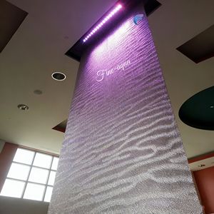 Fuente de Agua en Cascada de Acero Inoxidable Moderna y Personalizada de Gran Tamaño con Luces RGB para Uso en Exteriores - Product Image 1