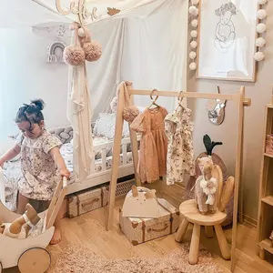 Kinderzimmer Dekoration Kleidung Display Rack Holz Kleiderbügel für Kleider ständer Holz Kleider ständer