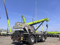 Grue tout-terrain ISO-ZRT500V432 50T 39m homologuée ISO pour le levage de modules de plateformes offshore et les travaux de maintenance de raffineries