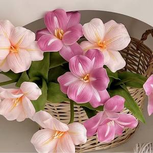 ดอกทิวลิปบราวนี่เทียมคุณภาพสูง ผิวสัมผัสเหมือนจริง ทำด้วยมือ สีขาวชมพู สำหรับตกแต่งห้องนั่งเล่น บ้าน วันวาเลนไทน์ - Product Image 6