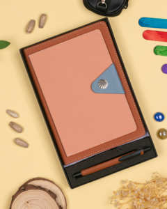 Vente en gros Agenda A5 en cuir PU avec fermeture élastique Reliure à feuilles mobiles et emballage de boîte-cadeau de qualité supérieure Carnets avec logo personnalisé - Product Image 1