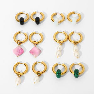 ต่างหูห่วงสแตนเลสชุบทอง 18k ประดับมุกน้ำจืด โอปอลธรรมชาติ และหยก - Product Image 1