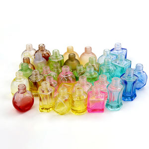 Bouteilles en verre vides de 8 ml pour diffuseur d'arômes de voiture, flacons de parfum suspendus pour voiture avec bouchon en bois et bouchon à vis hermétique – Vente en gros - Product Image 1