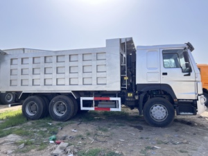 Vente chaude utilisé Howo 6x4 camion à benne basculante caméra arrière haute Performance diesel segmenté camion lourd gauche Sinotruck dépôt d'expédition - Product Image 3