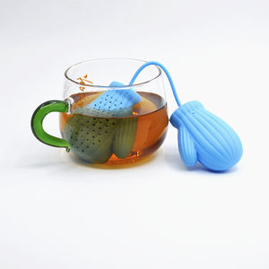 CG07 Bola Infusora de Té Divertida, 100% Silicona de Grado Alimenticio, Infusor de Té con Diseño de Guantes Navideños, Filtro de Bola para Té - Product Image 1