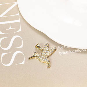Joyería al por mayor colgante de Colibri 14K chapado en oro de moda mujeres blanco zirconia pájaro piedra preciosa colibrí encanto colgante - Product Image 4