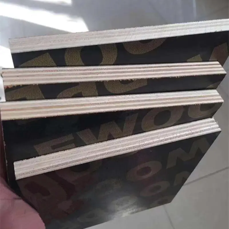 Tablero de madera contrachapada para hormigón marino, 21mm, precio E1, Combi de madera dura de álamo negro y marrón, construcciones antideslizantes