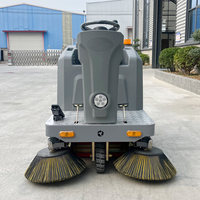 Balayeuse de voirie industrielle automatique électrique autoportée à trois roues et trois brosses pour usine et atelier