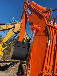 CE Promotion : Excavatrices sur chenilles d'occasion Doosan DX300 de 30 tonnes avec moteur, pompe à engrenages, moteur et accessoire de pince hydraulique - Product Image 5