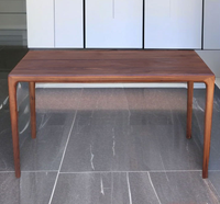 Les fabricants fournissent directement des tables de salle à manger rectangulaires modernes en bois massif de noyer, à coins arrondis, pour hôtels, 6 places, pour l'Europe du Nord.