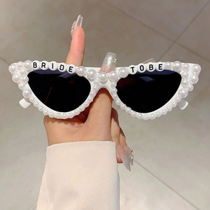 Gafas de sol hechas a mano con letras de perlas para despedida de soltera, Unisex, para novia, corazón, boda, nupcial, espejo, PC, marco de color - Product Image 1