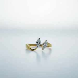 Anillo Ajustable con Acabado Dorado Elegante y Piedras Transparentes Marquise Dobles, Joyería Moderna para Mujer - Product Image 3