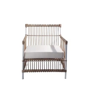 Chaises en rotin résistant aux intempéries avec cadre en aluminium et coussins en polyester Chaises en rotin et bois tissés pour le jardin - Product Image 1