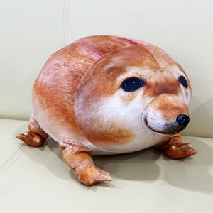 Coussin en peluche Meme 'What the Dog Doing' Viral, Coussin en peluche Chien 'My Knife and Shield', Coussin en peluche Meme Amusant - Product Image 6