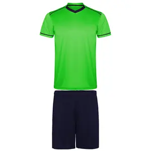 通気性のある低Moqカスタムシャツメーカージャージーセットサッカー卸売サッカー + サッカーユニフォームを着用