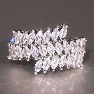 Bague Cocktail T0791 en Argent 925 Plaqué Rhodium avec Cristaux et Strass Sertis en Canal, Bijoux de Mariage pour Femme - Product Image 1