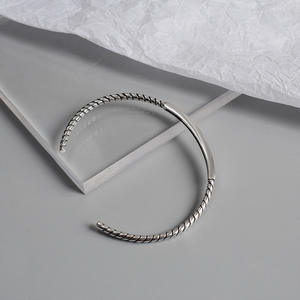 S925เงินบริสุทธิ์เรียบง่ายย้อนยุคทำเก่าบิดเชือกสี่เหลี่ยมหลอดวินเทจสร้อยข้อมือเงิน - Product Image 3