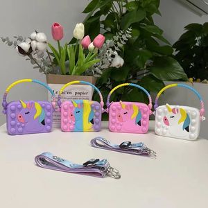 กระเป๋าสะพายคาดลำตัวลายการ์ตูนน่ารัก3D มีสายคล้องไหล่กระเป๋าใส่เครื่องสำอางสำหรับเด็กใส่เหรียญ - Product Image 1