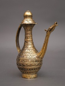 เหยือกด็อกราทองเหลืองทำมือ พร้อมหูจับ เหยือกเครื่องดื่มโลหะ มีฝาปิดและหูจับ คุณภาพพรีเมียม สำหรับตกแต่งโต๊ะอาหารที่บ้าน - Product Image 4