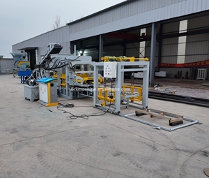 Machine à Blocs Automatique QT4-15 Ciment à Emboîtement, Fabrication de Briques Creuses en Béton Machine pour Fabriquer des Briques à Emboîter Vente aux Etats-Unis - Product Image 2