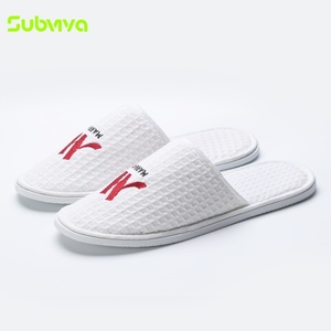Pantuflas de <span class=keywords><strong>Hotel</strong></span> Blancas de Lujo de 5 Estrellas con Logotipo Personalizado, Antideslizantes, Ecológicas y Desechables para Huéspedes de <span class=keywords><strong>Hotel</strong></span> - Product Image 3