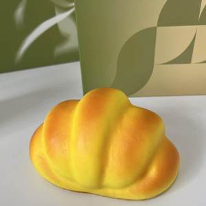 2026 Design personnalisé, jouet <span class=keywords><strong>anti</strong></span>-<span class=keywords><strong>stress</strong></span> en peluche super douce à remontée lente en forme de pain, <span class=keywords><strong>anti</strong></span>-mousse, pour anniversaire, lavable - Product Image 6