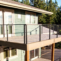 Garde-corps en acier inoxydable noir personnalisé 2x2 balustrade en verre pour balcon avec câble métallique et poteaux