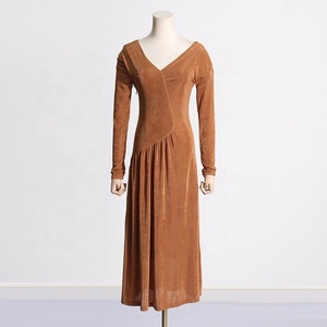 OUDINA Nuovo <span class=keywords><strong>Abito</strong></span> Lungo Elegante con <span class=keywords><strong>Spalle</strong></span> <span class=keywords><strong>Scoperte</strong></span>, Vestito da Donna Plissettato con Design Irregolare <span class=keywords><strong>in</strong></span> <span class=keywords><strong>Maglia</strong></span> Elasticizzata - Product Image 2