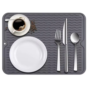 Tapis de séchage de vaisselle rectangulaire en silicone écologique classique, tapis de comptoir de cuisine multi-usages, résistant à la chaleur - Product Image 2