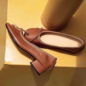 <span class=keywords><strong>Scarpe</strong></span> singole da <span class=keywords><strong>donna</strong></span> con décolleté professionali <span class=keywords><strong>scarpe</strong></span> da ballo con arco <span class=keywords><strong>tacco</strong></span> spesso Versatile <span class=keywords><strong>tacco</strong></span> <span class=keywords><strong>medio</strong></span> <span class=keywords><strong>argento</strong></span> <span class=keywords><strong>scarpe</strong></span> singole da <span class=keywords><strong>donna</strong></span> - Product Image 1