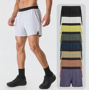 Shorts de course à séchage rapide pour hommes, couleur unie, taille élastique, shorts de sport pour la gym, en polyester tricoté, longueur courte, taille mi-haute - Product Image 1